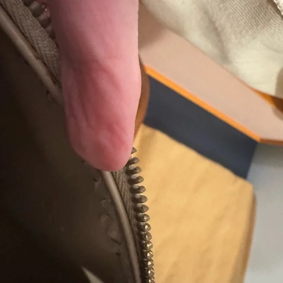 Louis Vuitton Monogram Vernis Bedford Bag - Picture 11 of 11